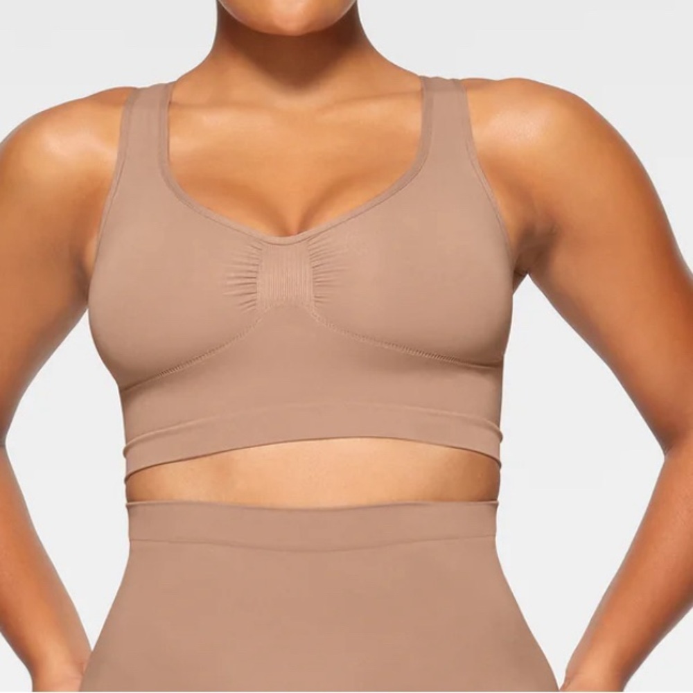 NWOT SKIMS SEAMLESS SCULPT SCOOP PLUNGE BRALETTE